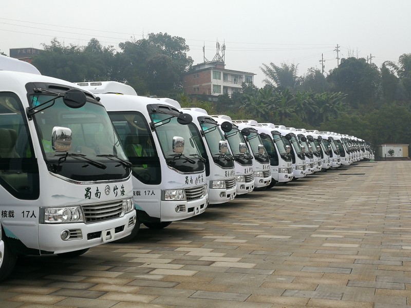 乘金旅考斯特純電觀光車 游蜀南竹海“臥虎藏龍”之地