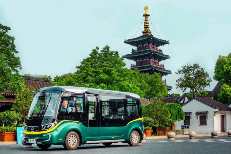 全國首批城市微循環(huán)無人小巴亮相，金旅星辰上路啦！