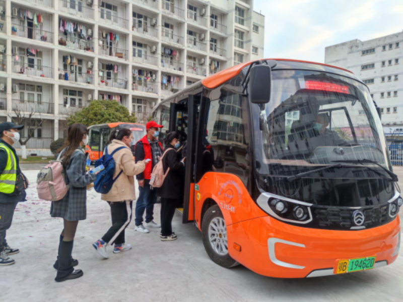 金旅星辰開進(jìn)高校，為莘莘學(xué)子打通校園“最后一公里”