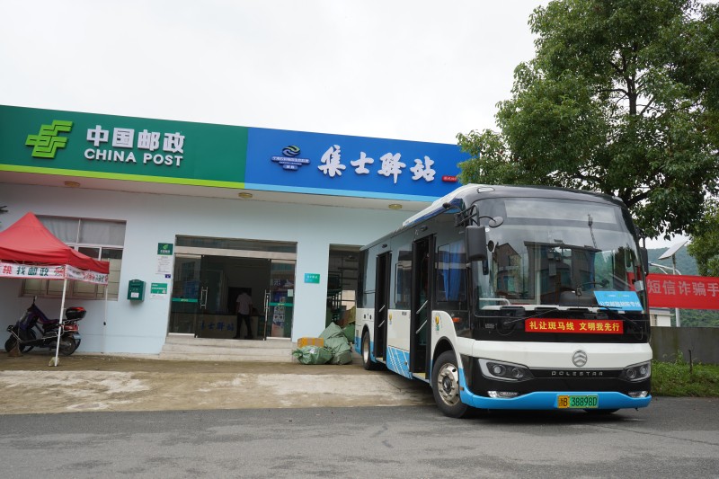 快遞“坐“上公交車 城鄉(xiāng)公交大有作為