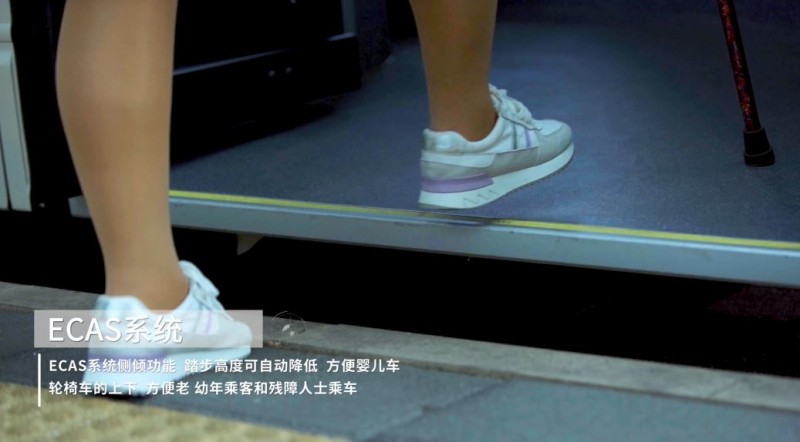 敬老愛(ài)老，公交先行！