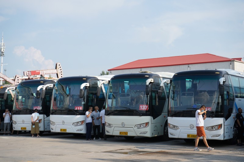 擎起優(yōu)質(zhì)服務(wù)旗幟！大慶油田通勤攜手金旅勾勒大版圖