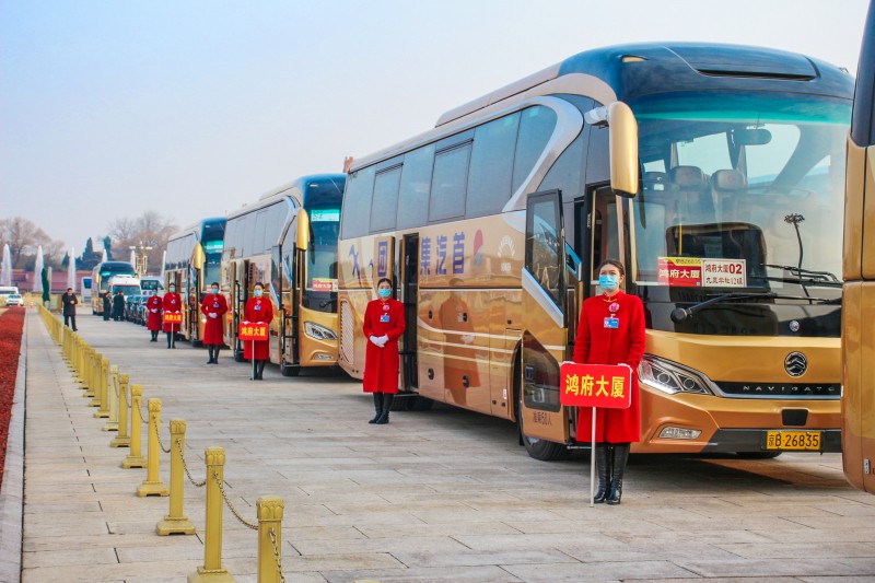 金旅客車(chē)連續(xù)27年服務(wù)全國(guó)兩會(huì)