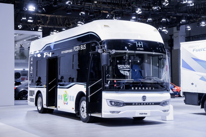 金旅氫燃料電池客車閃耀進(jìn)博會(huì)