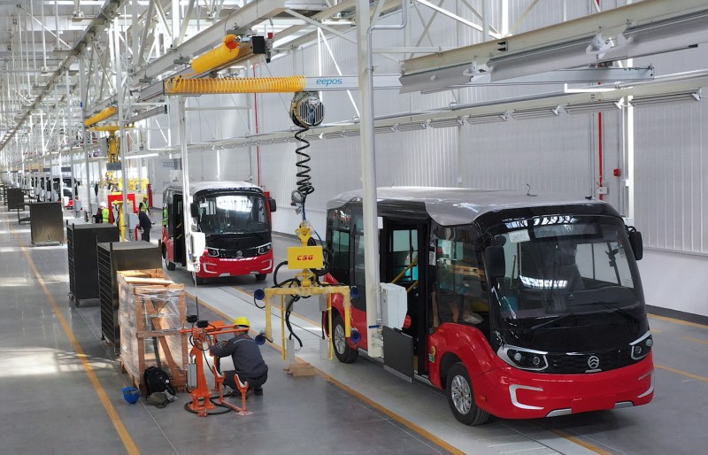 金旅客車加“數(shù)”跑  從“制造”邁向“智造”