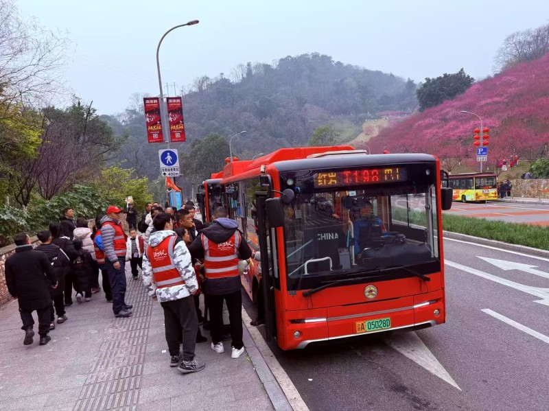 紅巖巴士上新 智慧出游升級——重慶公交開啟一站式“紅色之旅”