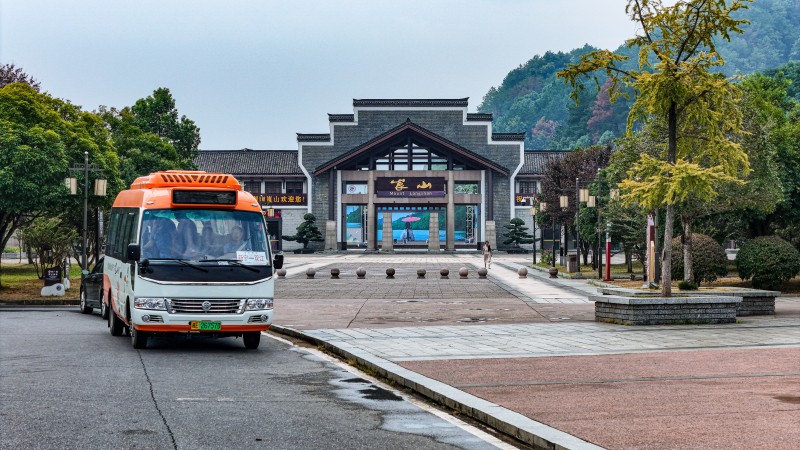 金旅化身“帶貨專車”！湖南新寧駛進鄉(xiāng)村幸福車