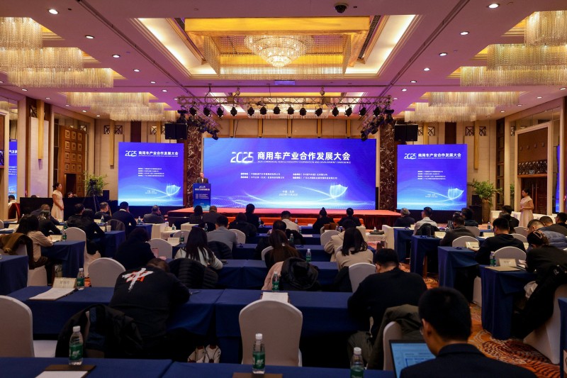 金旅“凱旋”“馳?！彪p星閃耀，榮獲“車輪上的中國”年度大獎